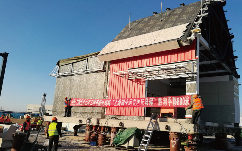 上海迪士尼艾爾玩具店SPMT液壓車(chē)模塊車(chē)載平移工程